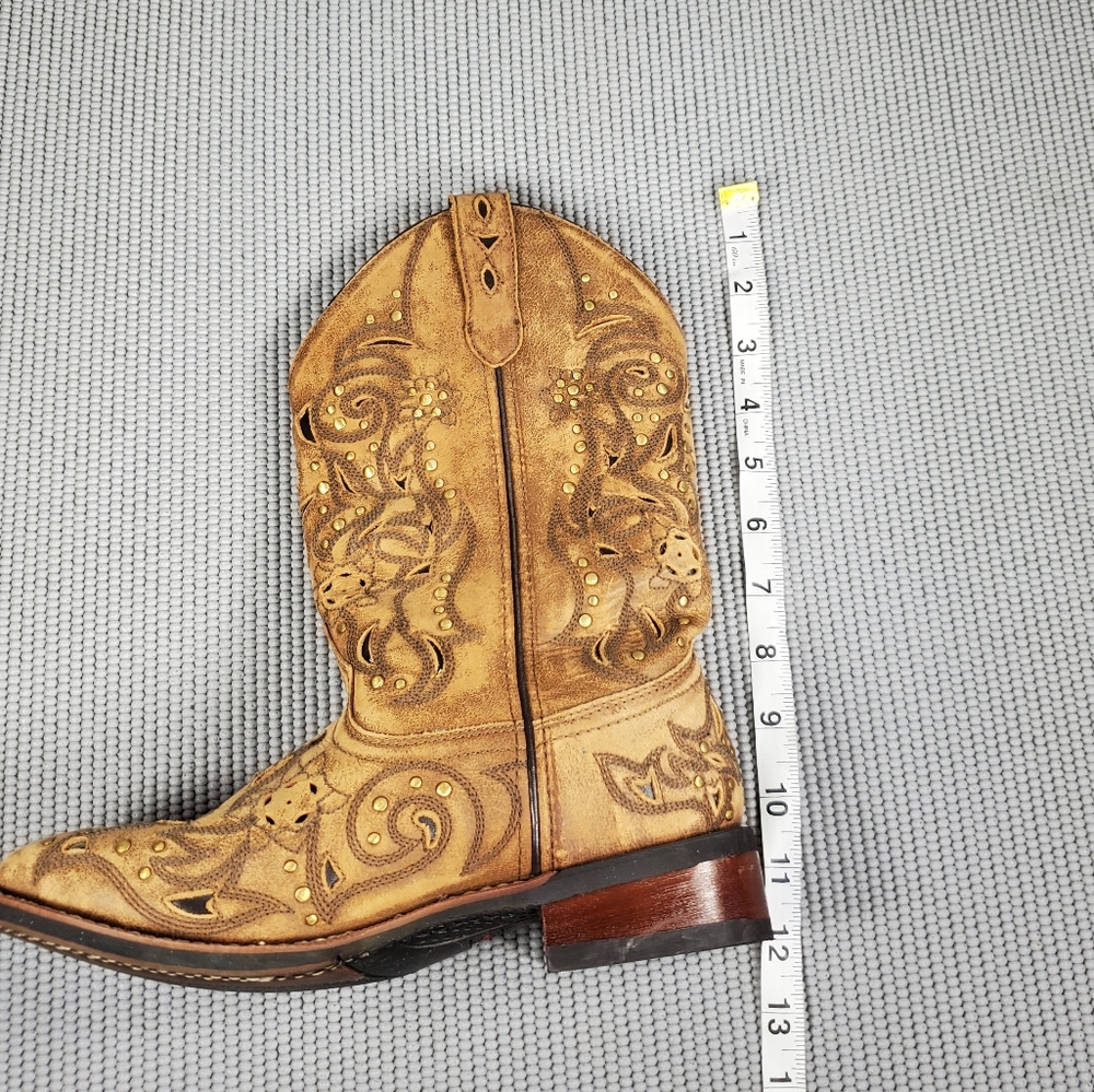 Laredo Brown Embroidered Winter Boots - Picture 14 of 14